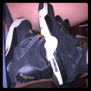Jordan 4 Retro Royalty